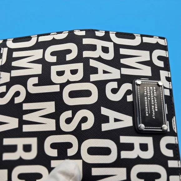Marc Jacobs Black and White Logo Wallet - Picture 5 of 6